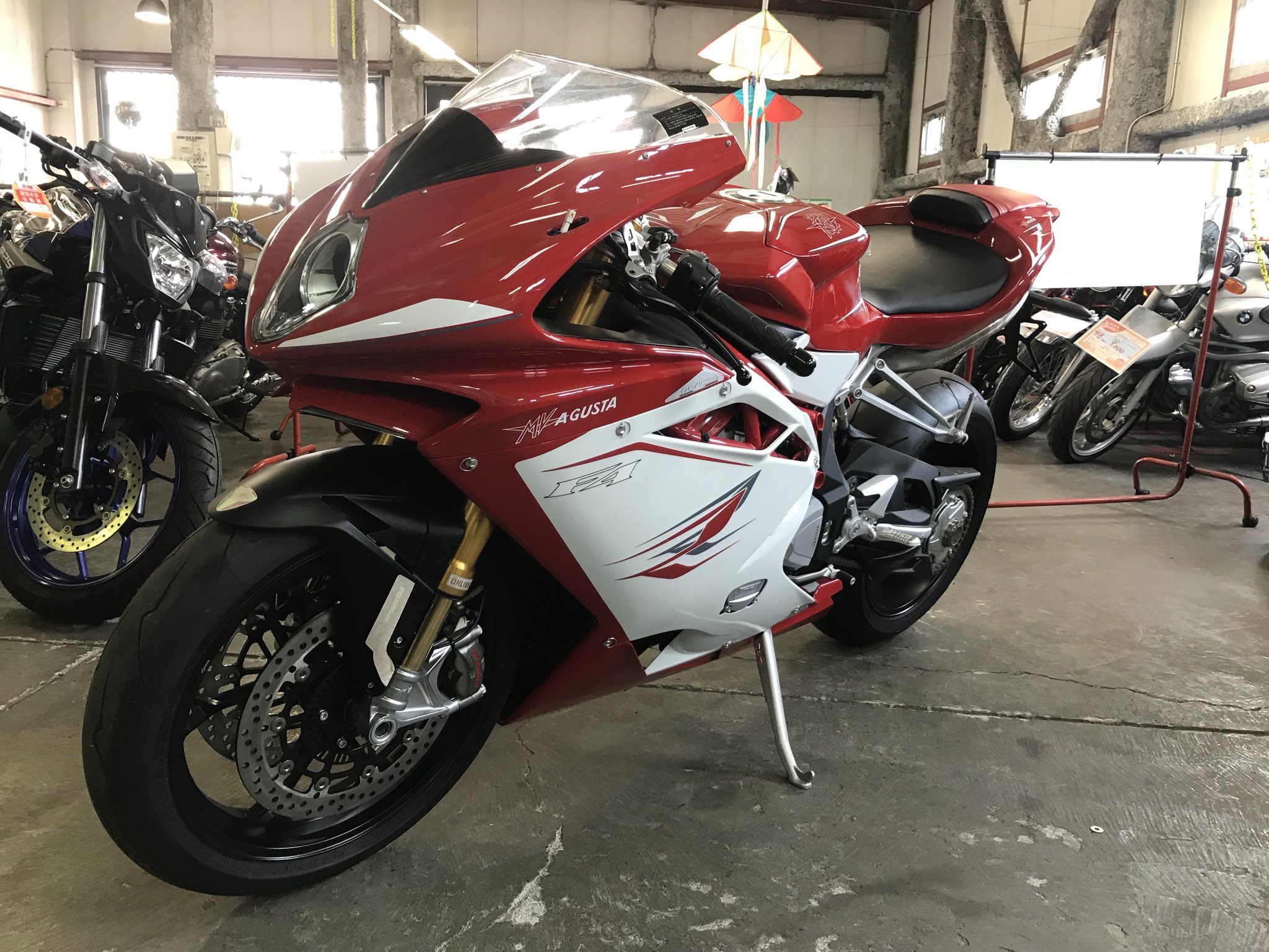 250excで頑張る小豆さん もうすぐ納車のf4rr 新車未登録です これからどんなカスタムしていくか今からワクワク W どんな故障が起こるかもワクワクです 笑 Mv Agusta オーナーさんと沢山仲良くしたいです Mvagusta Mvアグスタ