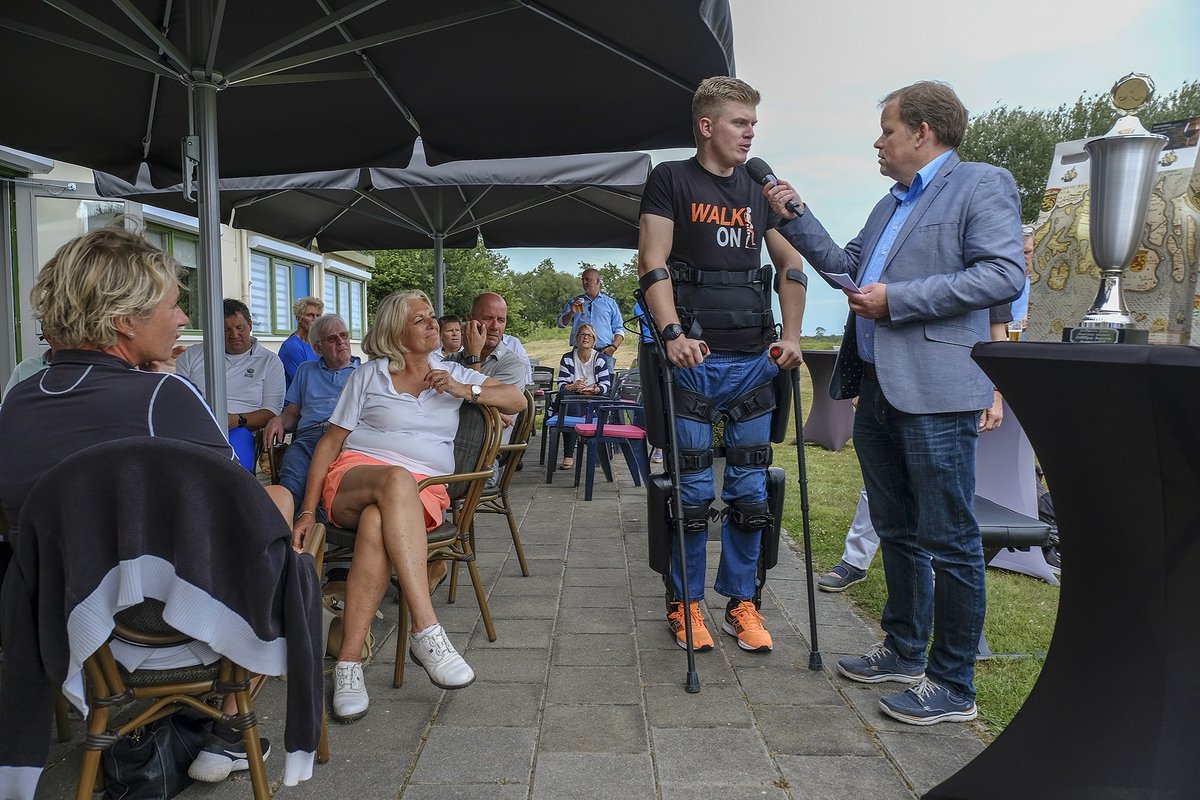 Afgelopen woensdag mocht <a href="/DennieJager/">Dennie Jager</a> zijn verhaal vertellen bij het Duurswold golftoernooi. Een fantastische kans om onze @ReWalk_Robotics  exoskelet te laten zien en te vertellen over de doelen van de <a href="/StichtingWalkOn/">Stichting Walk On</a>

📸 Gemaakt door: Jan Zeeman (janzeeman.net)