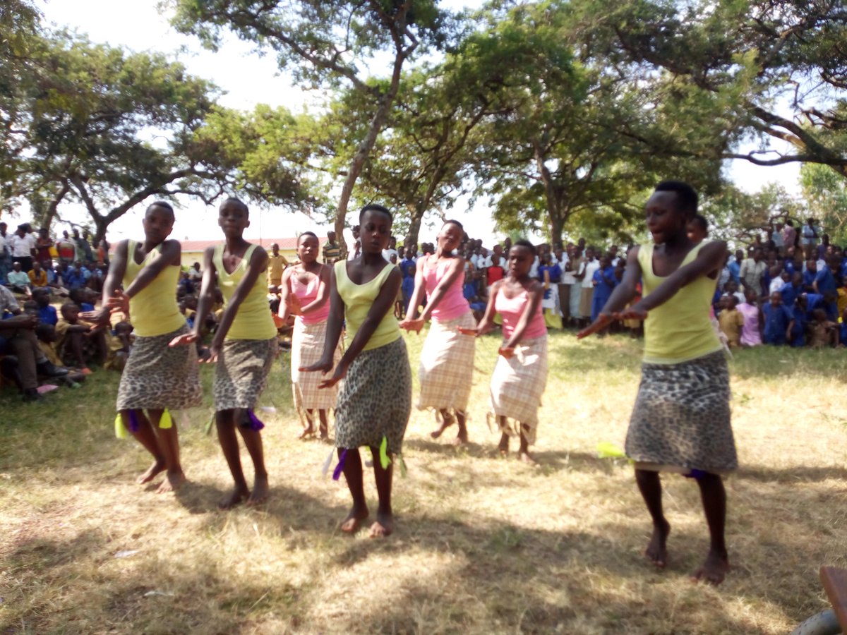 SectorBusoro's tweet photo. @NyanzaDistrict ,@RwandaUnity Happening now in @SectorBusoro competitions by all schools to strengthen unity and reconciliation prepared by Club DUFATANYE TWUBAKE AMAHORO in collaboration with @intalert_Rwanda . Good innovation in schools to build bright future for youths. https://t.co/ZQT18a5ttL