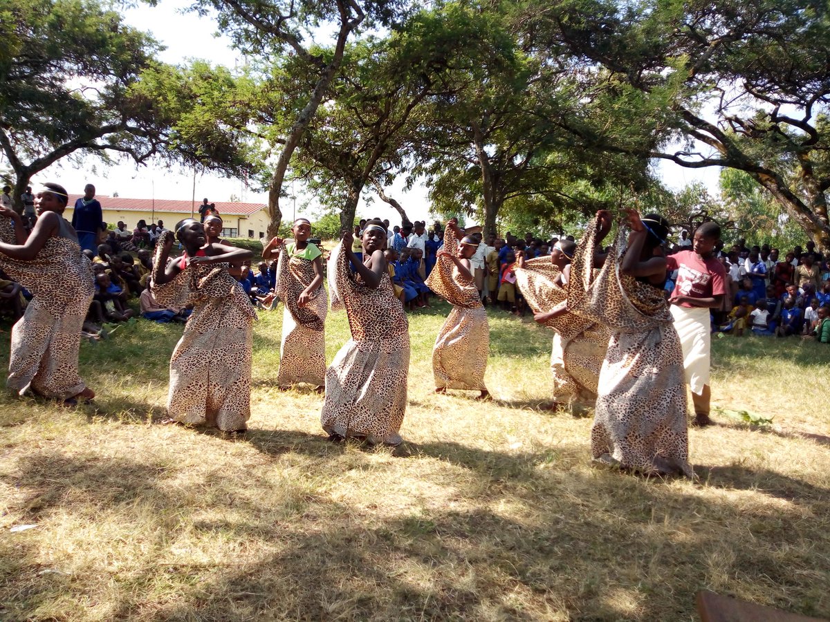 SectorBusoro's tweet photo. @NyanzaDistrict ,@RwandaUnity Happening now in @SectorBusoro competitions by all schools to strengthen unity and reconciliation prepared by Club DUFATANYE TWUBAKE AMAHORO in collaboration with @intalert_Rwanda . Good innovation in schools to build bright future for youths. https://t.co/ZQT18a5ttL