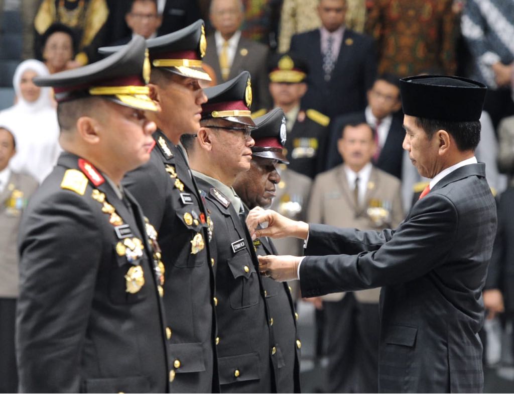 Indonesia masuk sepuluh besar negara teraman di dunia menurut laporan Gallup's 2018 Global Law and Order, di atas Denmark. Ini hasil kerja yang membanggakan seluruh elemen bangsa, termasuk anggota Polri yang baru merayakan Hari Bhayangkara ke-72. 

Mari kita jaga dan pertahankan!