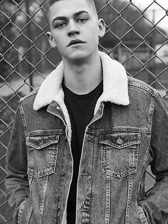 RamudhiS's tweet photo. After casting finally 😘 still gutted harry can't play himself but still can't waittt 😁😁😁 #HarryStyles #Harry #onedirection #after #annatod #1D #directioner #cantwait #2k19 https://t.co/qAVaWbSZtB