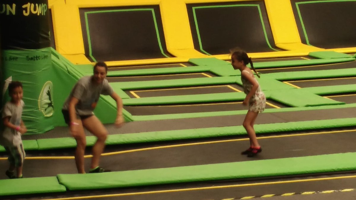 ItakaBetania's tweet image. Y hoy en el #CampaUrbano18 del #ProyectoLlum hemos ido a #FunJump a pegar saltos como auténticos acróbatas del circo!!  #CT18 #Valencia