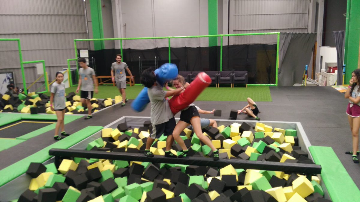 ItakaBetania's tweet image. Y hoy en el #CampaUrbano18 del #ProyectoLlum hemos ido a #FunJump a pegar saltos como auténticos acróbatas del circo!!  #CT18 #Valencia