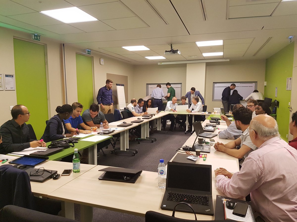 EaGuerch's tweet image. Séance géante de sensibilisation agile avec le Programme #ASP et un serious game d&apos;Artists &amp;amp; Specifiers #AXAAgileCenter