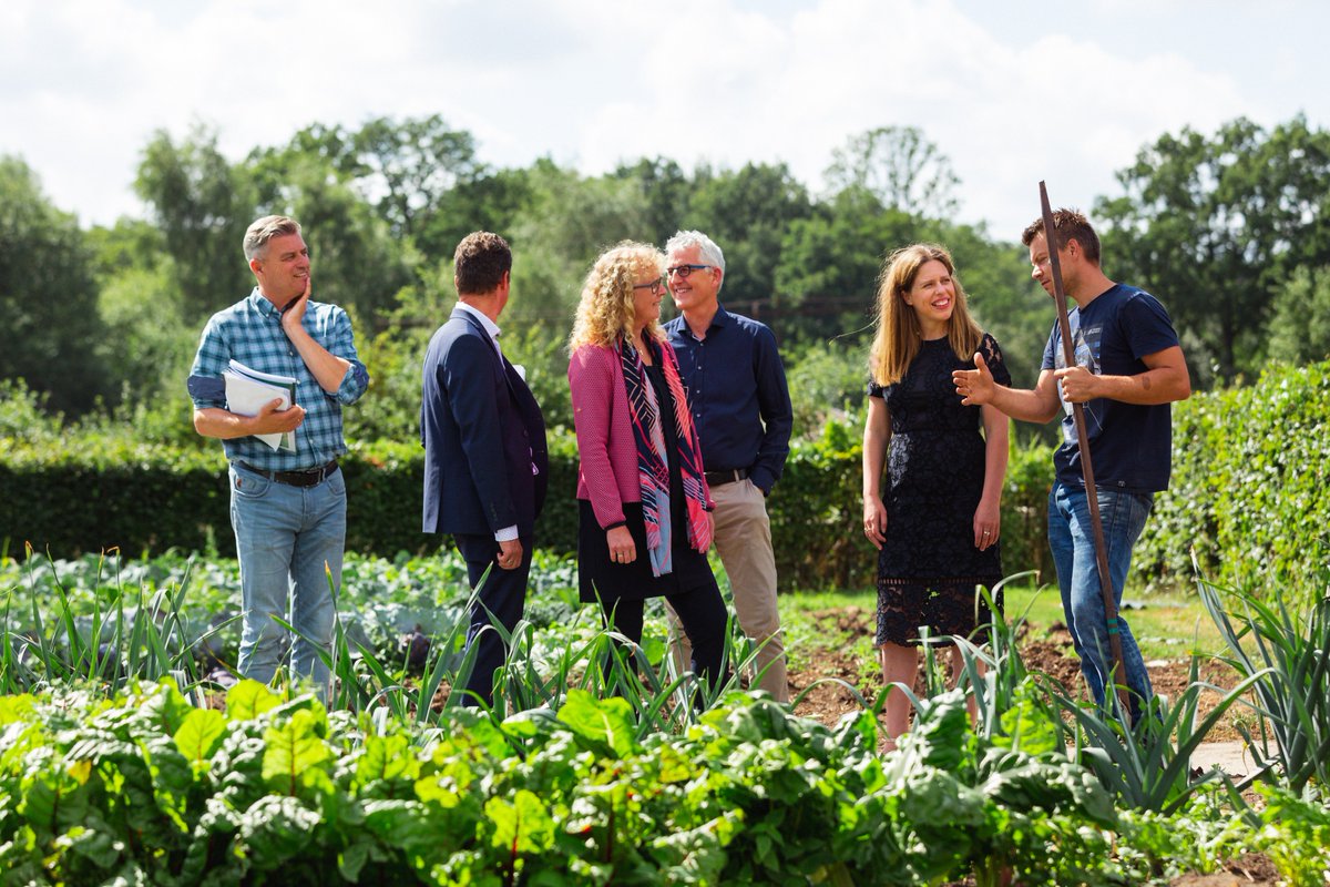 Minister Schouten bezoekt #biologische multifunctionele boerderij <a href="/ParadijsBveld/">'t Paradijs</a>:  bit.ly/2KZdv2r