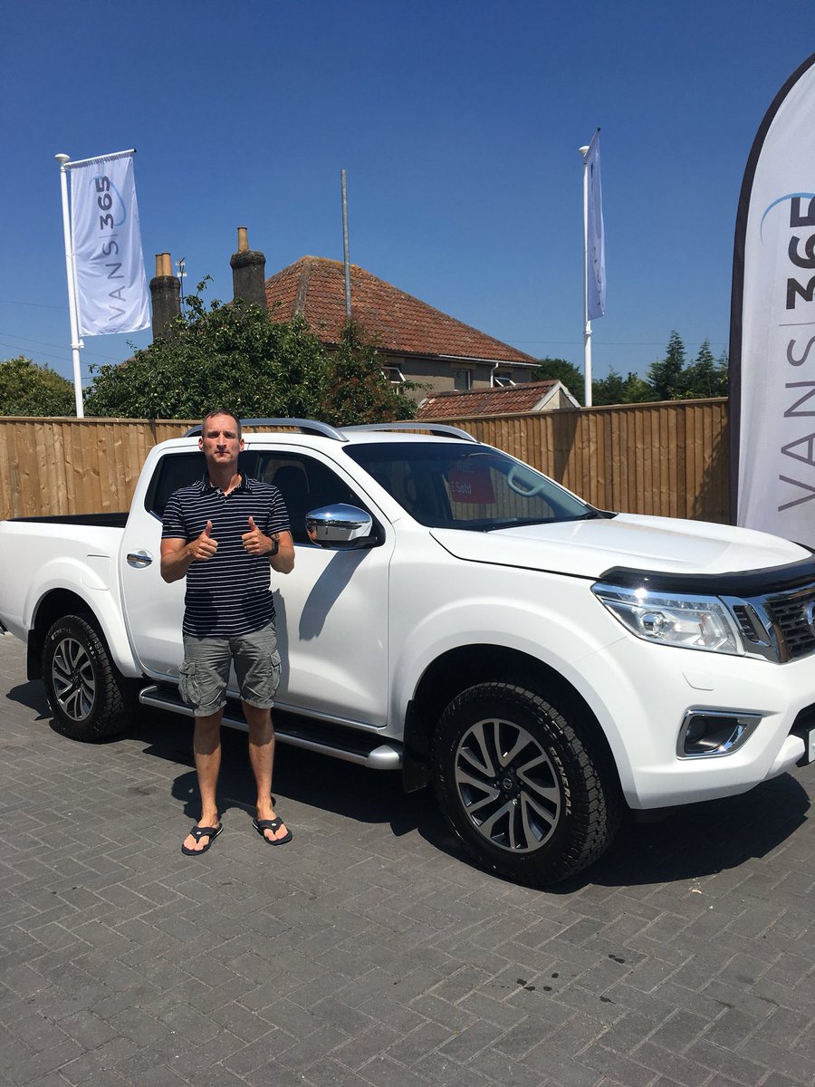 What a lovely pickup! 😍 Dan from Worcester collecting his Nissan Navara. Thank you for the business and enjoy the vehicle 🤝 #Vans365
