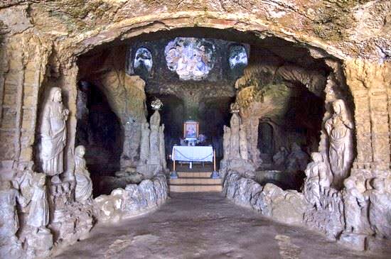 La chiesetta della Madonna di #Piedigrotta a #PizzoCalabro in #Calabria è stata inserita nei luoghi del ❤️ #FAI <a href="/Fondoambiente/">FAI</a> Italiano #LuoghiDelCuore #Pizzo fondoambiente.it/il-fai/grandi-… #11Luglio #Estate #Viaggio