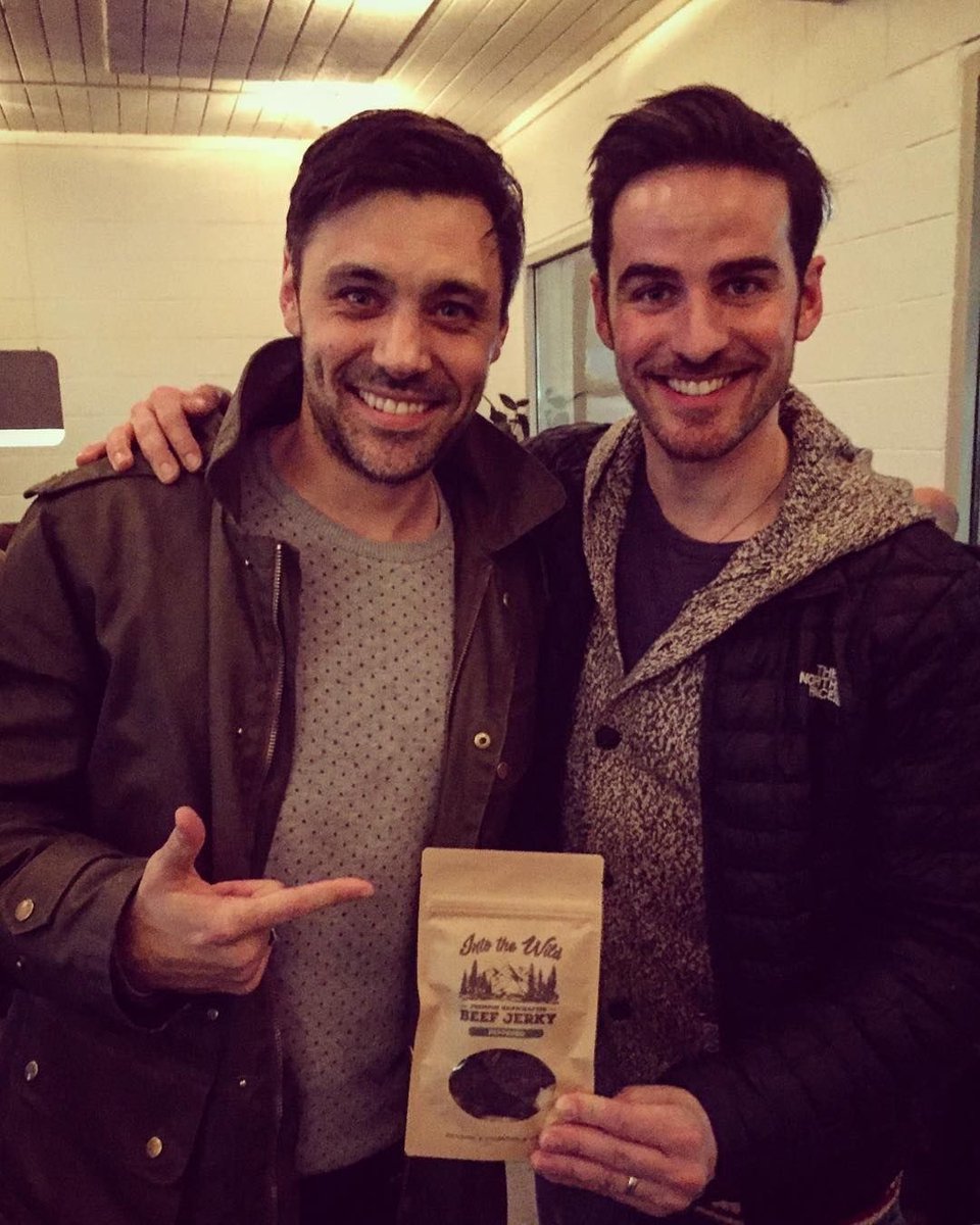 AmeliaQueenM's tweet image. "Look at mine (Hook) and @MsVBelfrey's (my brother) men. Adorable."

😍❤️