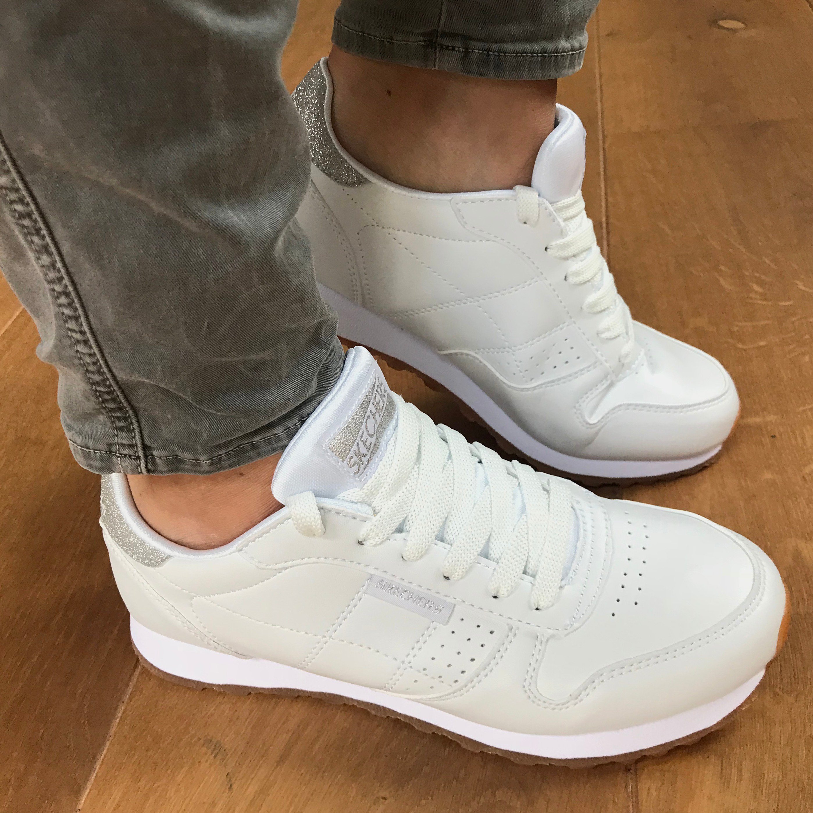 Skechers wit leer hot sale