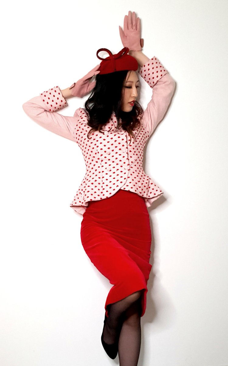 ZorikaZr's tweet photo. Latest #Fashionshoot #fashionmodel #AdaLam for #Ascendance #Fashion our own designs plus #vintage #couture pieces like this #NormanYoung #dress #ladieswear #hats #millinery #1950s #fifties #gloves #sexy #houndstooth #wool #pink #tweed #red #black #coral #trilby https://t.co/1vP8mSuxyk