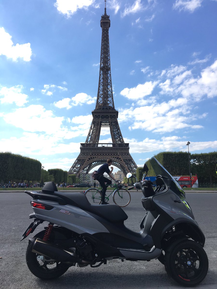 PiaggioUK's tweet image. Ah, the most famous and beautiful sight in Paris. (And the Eiffel Tower). #piaggiomp3 #movebeautifully