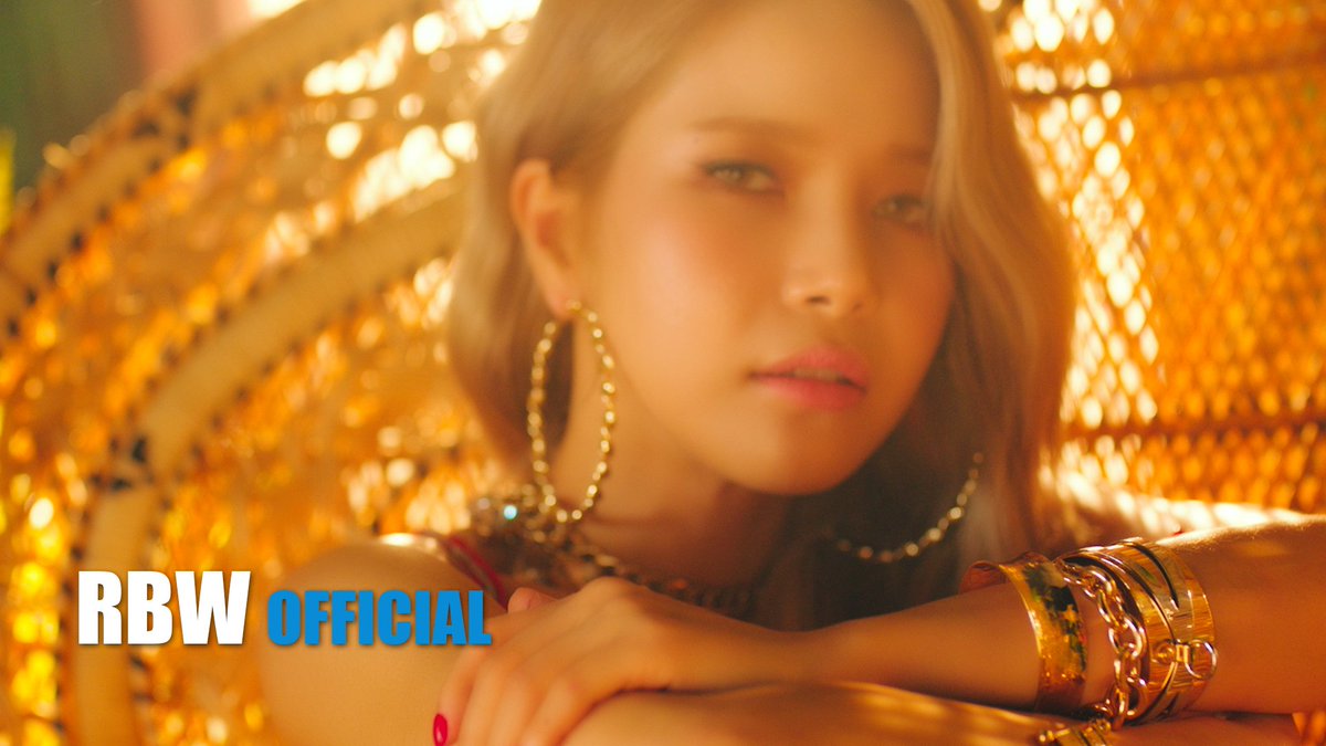 [#솔라] #너나해 TEASER
☞ youtu.be/-mz5oTc49qs

#MAMAMOO #REDMOON
2018.07.16 6PM