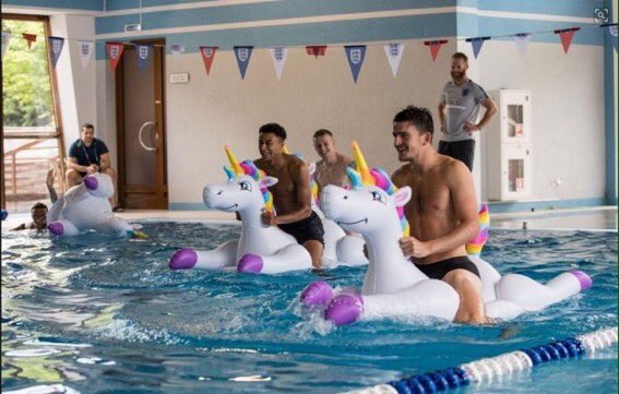 LetToysBeToys's tweet image. Semi-final day for England 🏴󠁧󠁢󠁥󠁮󠁧󠁿⚽️and we’ve been loving this picture of them on inflatable unicorns 🦄 who says unicorns are for girls?! #unicornsforeveryone #WorldCup2018