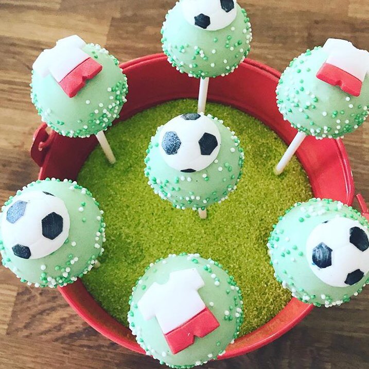 Is it coming home?? 🏴󠁧󠁢󠁥󠁮󠁧󠁿 We certainly hope so! Football pops available by custom order, perfect for post-sports day celebrations, World Cup watching parties and birthdays! ⚽️ 🥅