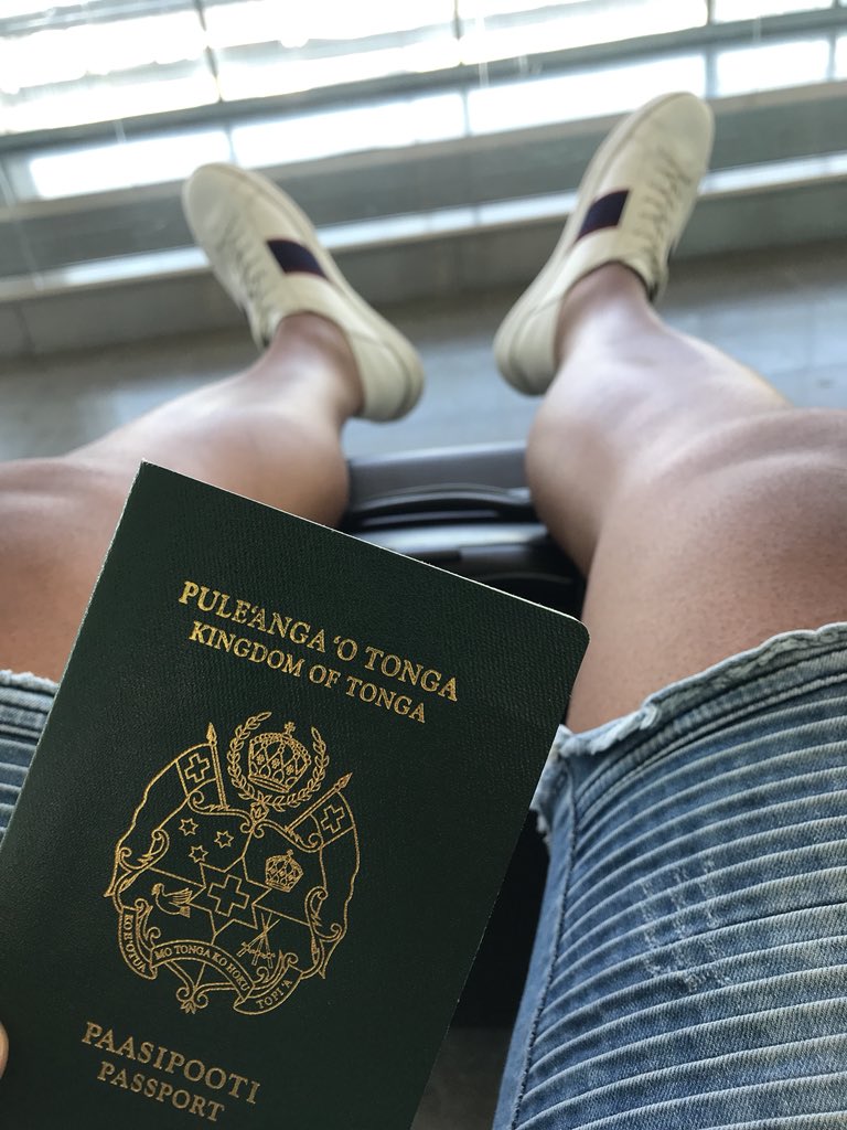 nesiasi's tweet photo. England bound 🏴󠁧󠁢󠁥󠁮󠁧󠁿 see you soon Dox @david_fifita_ ! https://t.co/1c9OEMt2yo