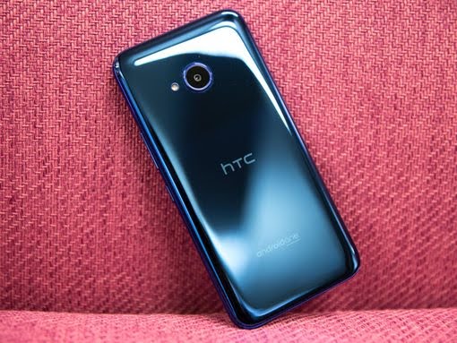 Na de Finney van <a href="/SIRINLABS/">SIRIN LABS</a> komt er dit jaar ook een Blockchain Smartphone van <a href="/htc/">HTC</a>, genaamd Exodus. Gaat dit een doorbraak voor #dApps ( decentralized applications ) worden?
 theverge.com/platform/amp/2… #blockchain #crypto #Smartphones #encryption  #Exodus #Finney