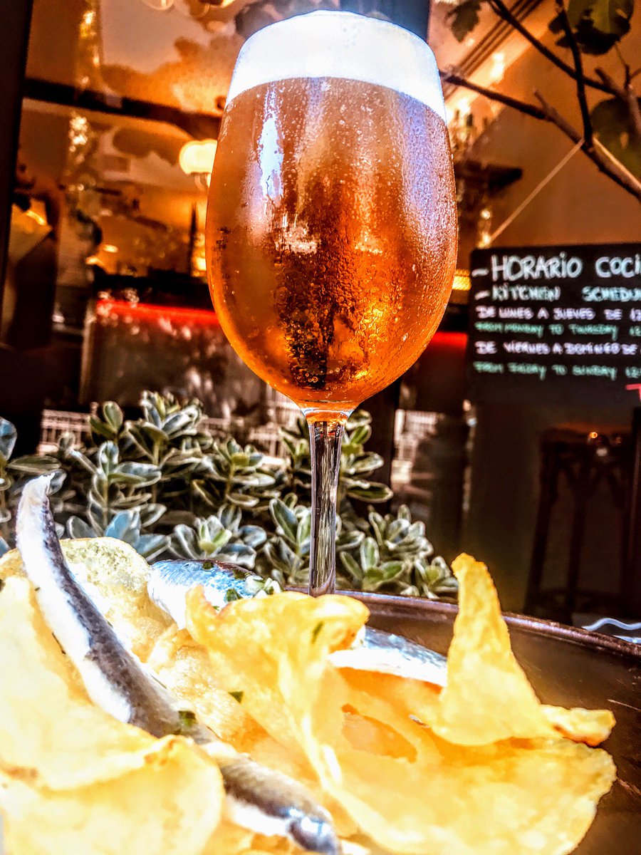 Un aperitivo muy madrileño: “Boquerones, patatas fritas y una caña bien tirada” This is <a href="/TxirimiriMadrid/">Txirimiri</a> #bar #restaurant #madrid #city #igers #foodie #beer 🍺🍺🍺#cerveza #summer #verano #sabor #tx #disfrutando #enjoy #goodfood #goodmoments #felizmiercoles WE❤️YOU