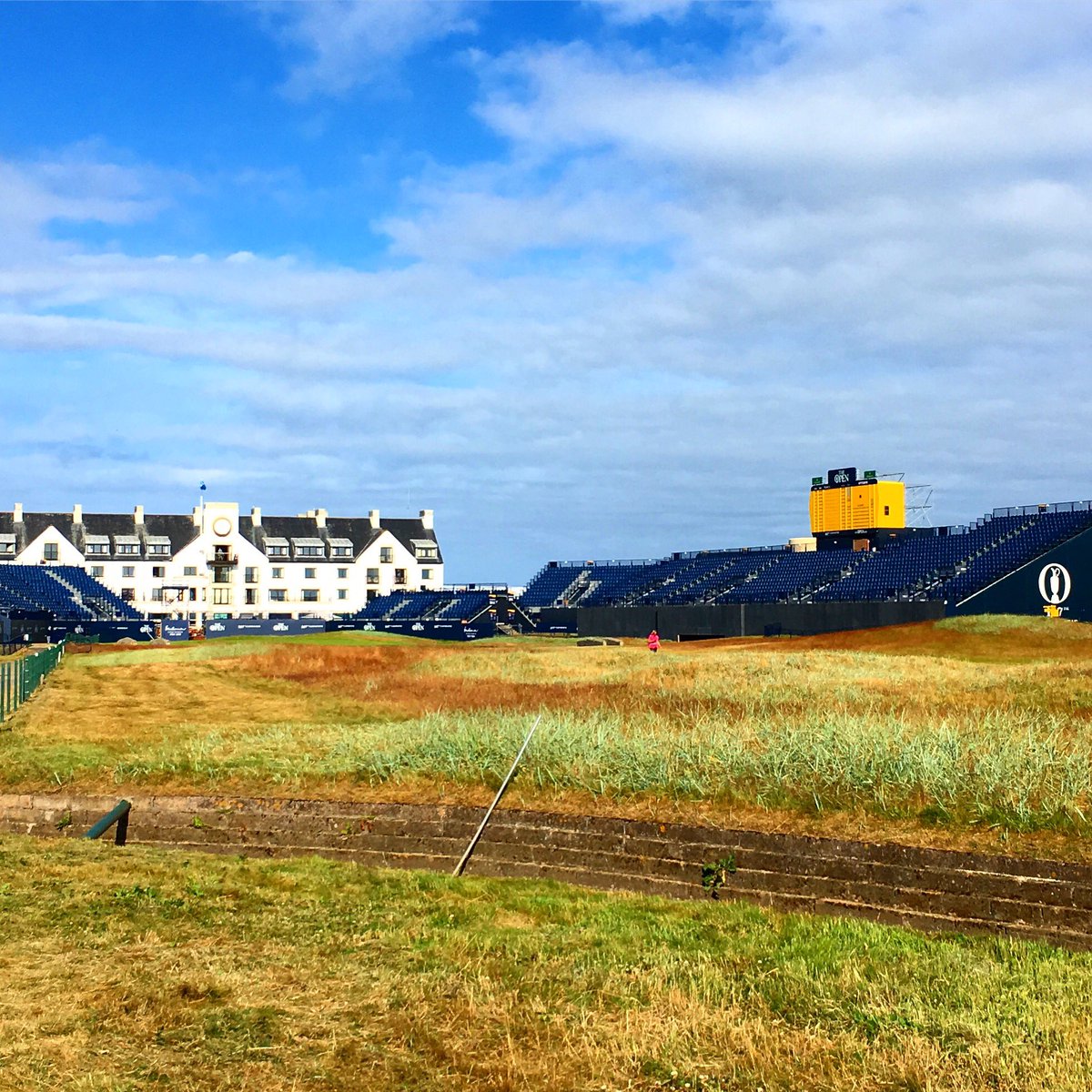 randrbnb's tweet photo. Need accommodation for #theopen2018 ? We are situated 7 minutes from the course and have just had a cancellation! #carnoustie #golf #luxury #ruralretreat #hottubs #seaview #scotland #golf https://t.co/CCpLz1f84W