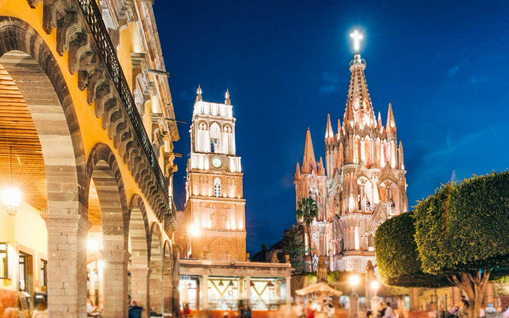 TravelLeisure's tweet photo. This charming Mexican city was voted the best in the world for the 2nd year in a row https://t.co/arEV1MJyz7 https://t.co/Ty6sB1wzIr
