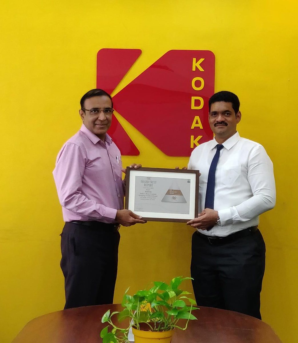 TRA_Research's tweet photo. Mr Sachin Bhosle, Research Director, presenting the award to Mr. Bhalchandra Nikumb, Managing Director, India & West Asia Cluster, @Kodak - India’s Most Trusted Imaging Products brand in ‘The Brand Trust Report, #IndiaStudy 2018’
#BTR2018 https://t.co/VDiq1p1RY8