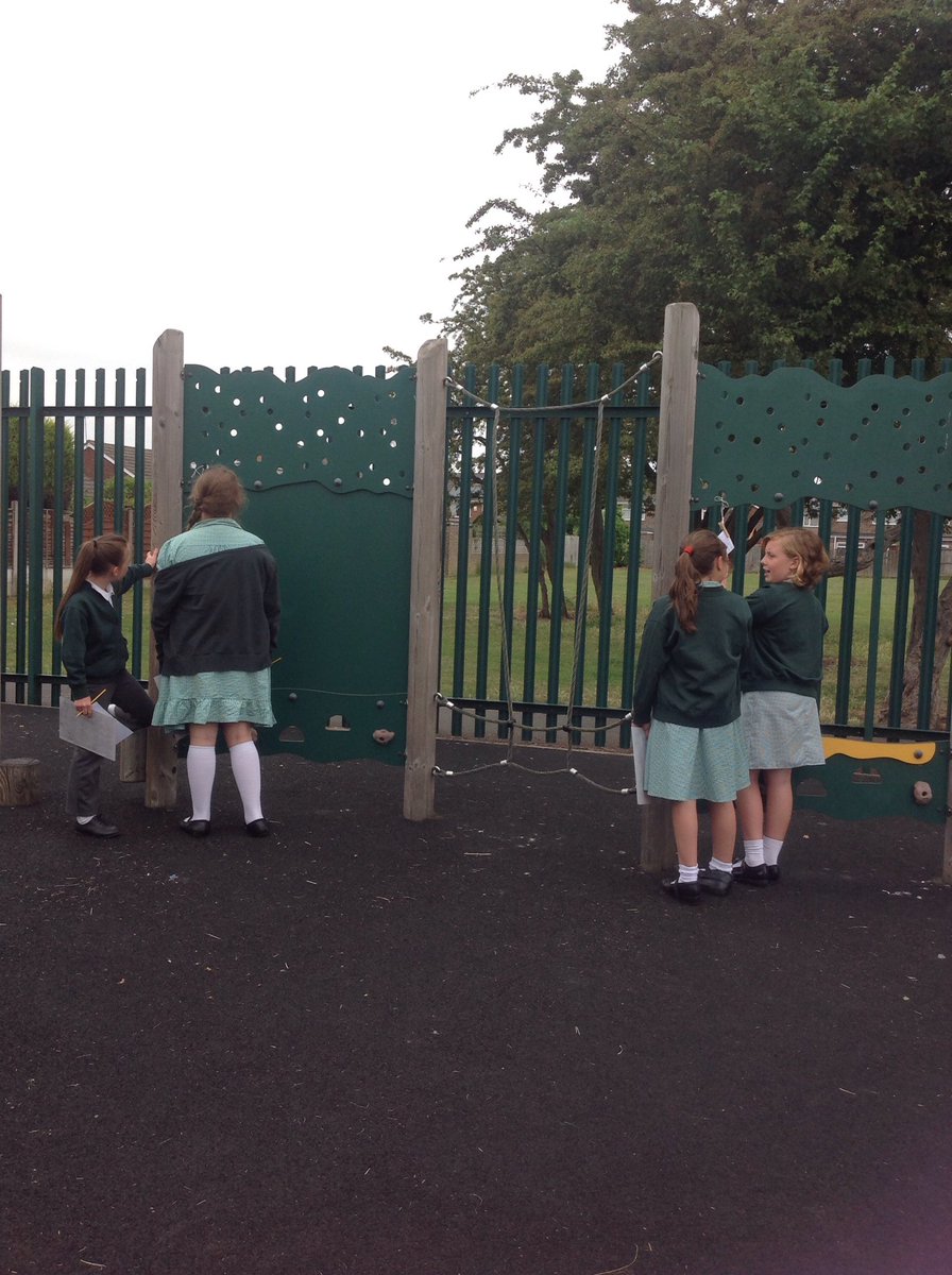 HensallClass's tweet photo. Outdoor English treasure hunt ... lots of fresh air ... and running👍 https://t.co/dz1AkSugda