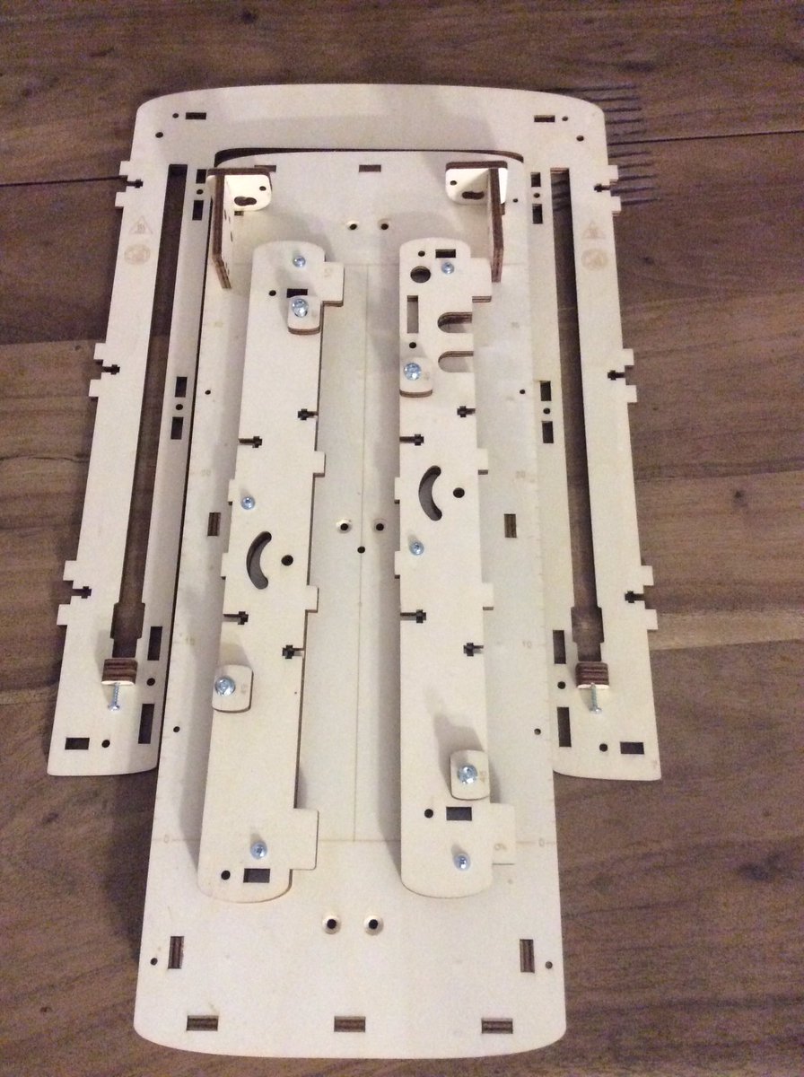 Imprimantes3D's tweet image. [Live Tweet MiniCut2d+] La fin du collage 

Seule une petite partie des pièces en bois de la #Minicut2D sont à coller (et consolidées pas de vis)
Voilà l&apos;ensemble de ces piéces

Très bonne finition de coupe de ce kit jusqu&apos;à présent 👍

#maker #cncfab @elcp72 @MiniCut2d