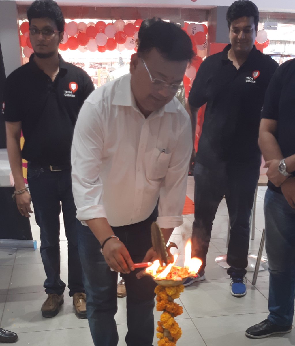 HotspotOfficiel's tweet image. #Hotspot is proud to partner with #Techguard, which launched its services at our Vikas Marg Store. The American based company brings plethora of services like Damage Repair, Theft Insurance and so much more. Visit Hotspot for more info.