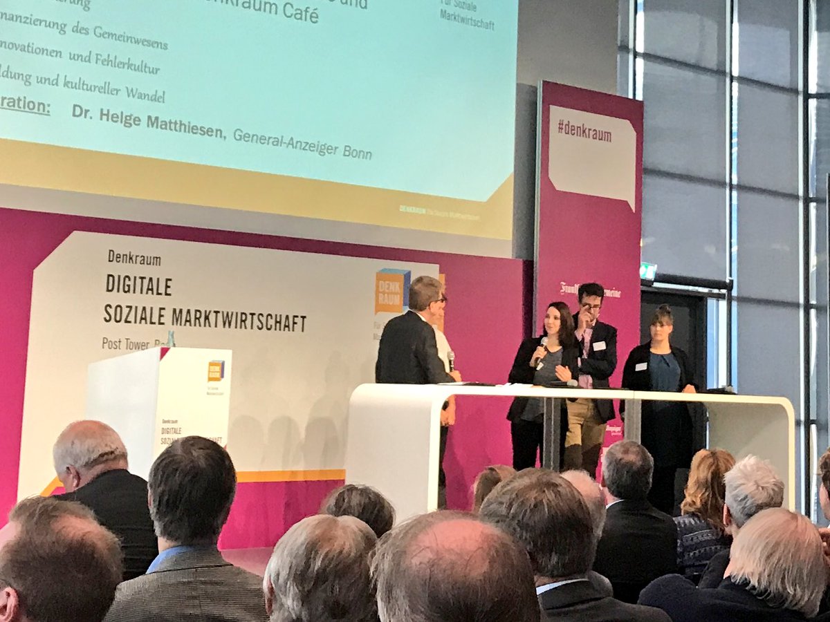hanneslu's tweet photo. „Welche neuen Rahmenbedingungen und Regeln für Innovationen braucht es, wenn Innovationen doch auf Regelbrüchen beruhen?“ @_yhameed von @ifok_de fasst die Diskussion aus dem interaktiven #denkraum Café zusammen. @faznet @DeutschePostDHL @Der_BDI @JBirkenhaeger @kamiclaro https://t.co/sCawI8pZaI
