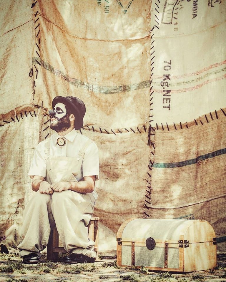 PremisZirkolika's tweet photo. Encara no estàs d'#EstiuClown!? 💈3r dia #SetmanadelCirc #enCIRCant #Barcelona
18h #Cercavila @Todozancos
18:30h #Tallers de #circ en #família
20h JAM de #xanques
21h #Espectacle de #clown 'Cuando la soledad se transforma en la familia' #GiacoyYo
ℹ️ https://t.co/igunMKyO6i https://t.co/P5OdXVd8uL