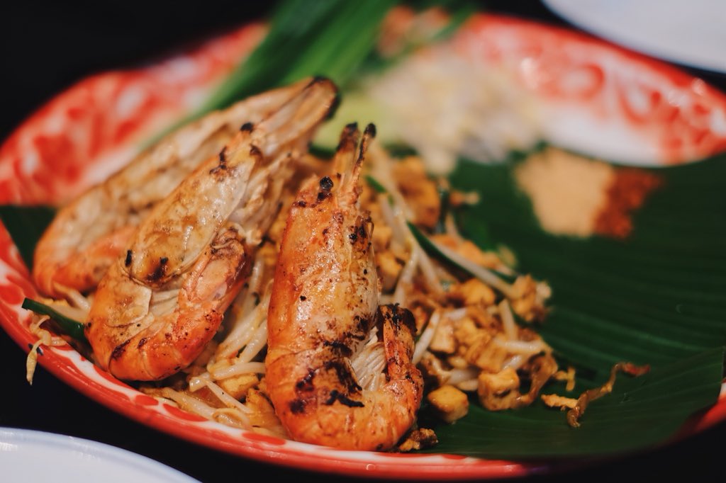 OdetoJourney's tweet photo. บ้านผัดไท , Baan Phadthai
เมนูขึ้นชื่อ ผัดไทย ซึ่งมีหลากหลายให้เลือกได้ลองกัน ,, เมนูแนะนำ เมี่ยงคะน้า 🌱
📍 เจริญกรุง 44 , กรุงเทพฯ
#baanphadthai #bangkok #food #reviewbangkok #reviewaroii #aroii #wongnai #อร่อยบอกต่อ #alohapapai #alohapapaikin #alohapapaibangkok @aroii https://t.co/qkwpOPBCQY
