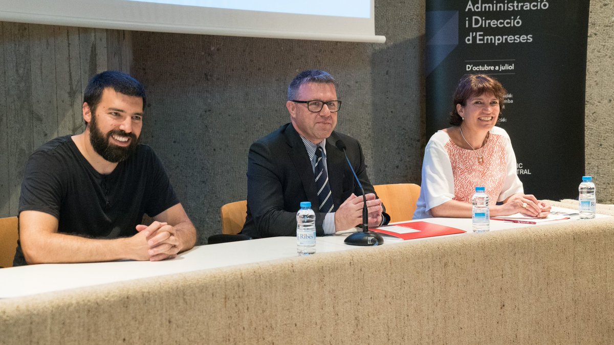 Aquí teniu les fotos de l'Acte d'Apadrinament de l'MBA de la UVic-UCC de la promoció 2017-2018. 
L'acte, que va tenir lloc el passat divendres 6 de juliol al Museu de Granollers, va comptar amb del Dr. Marcos Eguiguren com a Padrí de la Promoció. 
Enhorabona! 👏👏👏