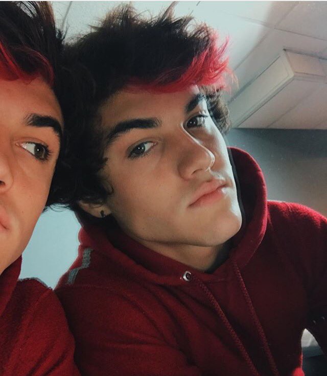 graydolan2002's tweet photo. @EthanDolan SHORT HAIR RED STREAK RED STREAK IS SO UNDERRATED https://t.co/b0J3arwUcL