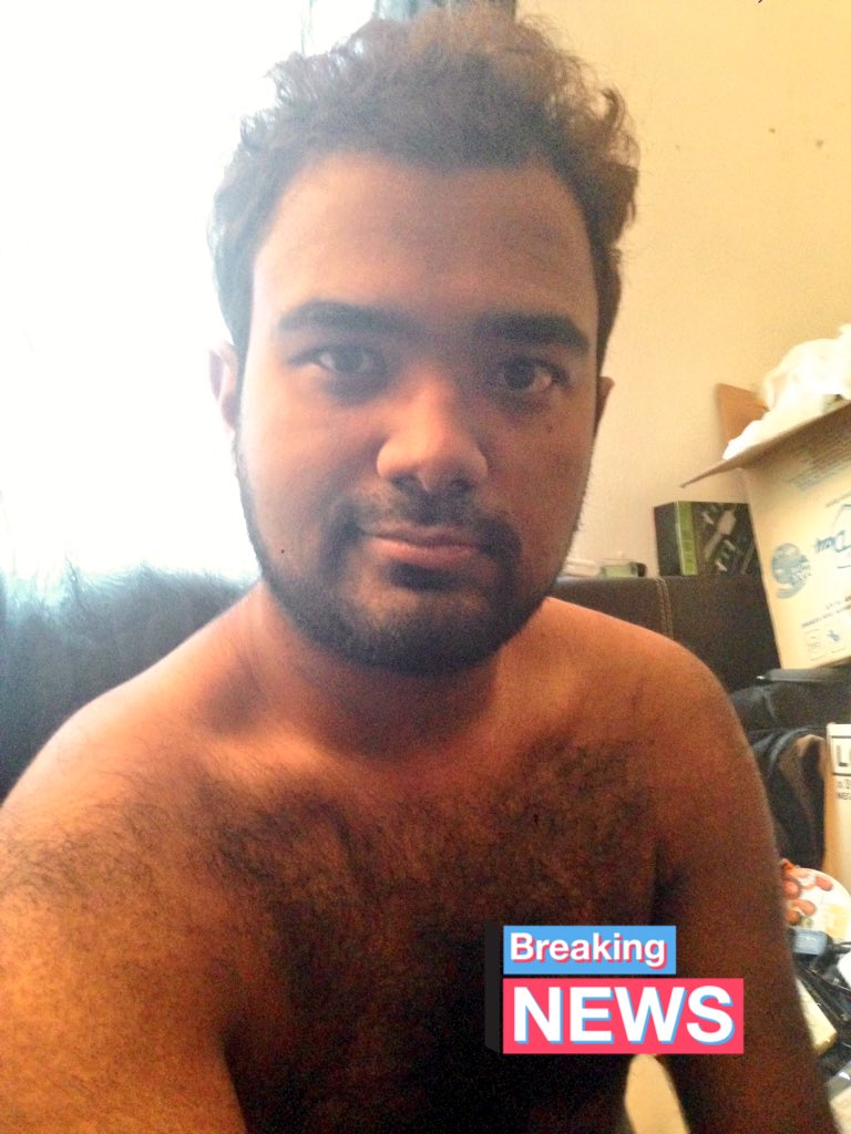 maxhadid30's tweet photo. #iwokeuplikethis #selfie #WednesdayMakeupLook #wednesday 💙 #shirtless https://t.co/jDYIYrvq5q