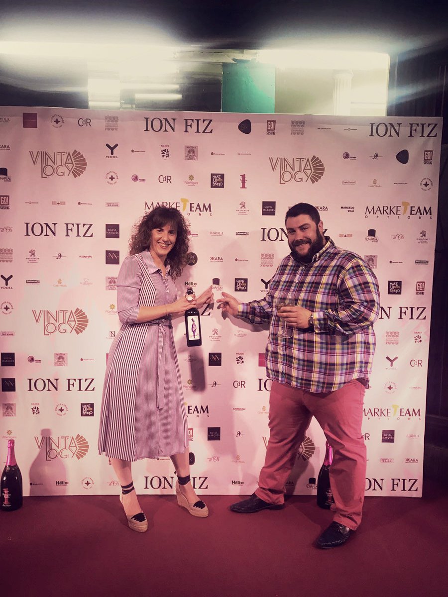 ¡ Gran desfile el de ayer ! Pudimos disfrutar de una gran colección BOUDOIR S/S 2019. ¡Un placer por colaborar con ION FIZ !

chapeauwines.es

#moda #diseño #fashion #desfile #colección #fotografia #vermouth #vino #wine #chapeauwines #madrid #FashionWeek #fashionblogger