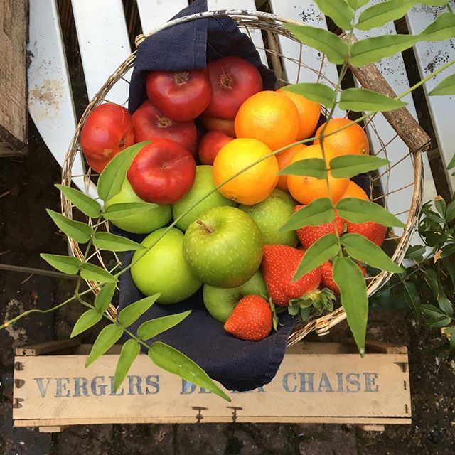 Fruit too, man cannot live on bacon alone !
#apples 
#nectarines 
#strawberries 
#oranges 
#breakfast 
#nofilter ift.tt/2L8xfgX