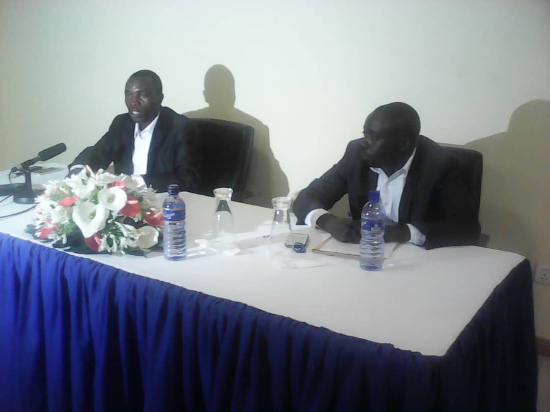 Ikiriho's tweet photo. #Burundi Sébastien Misago, président de l'association #Asape: "Selon nos analyses, la démocratie personnaliste qui régnait depuis l'indépendance a été substituée par la démocratie objective qui aujourd'hui, commence à donner ces fruits" https://t.co/gBdOIP6csm