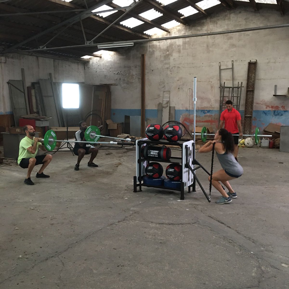 TrainingWall's tweet photo. 🎬 Making of de la nueva sesión de #entrenamiento con el Training Point de #TrainingWall! 🔜 Muy pronto el resultado final 😉! Estad atent@s!
➡️ https://t.co/ygoNqdIdnI #Fitness #EntrenamientoFuncional #VerticalFitness #GroupTraining #Performance #GymDesign https://t.co/6ULEpC8Bc3