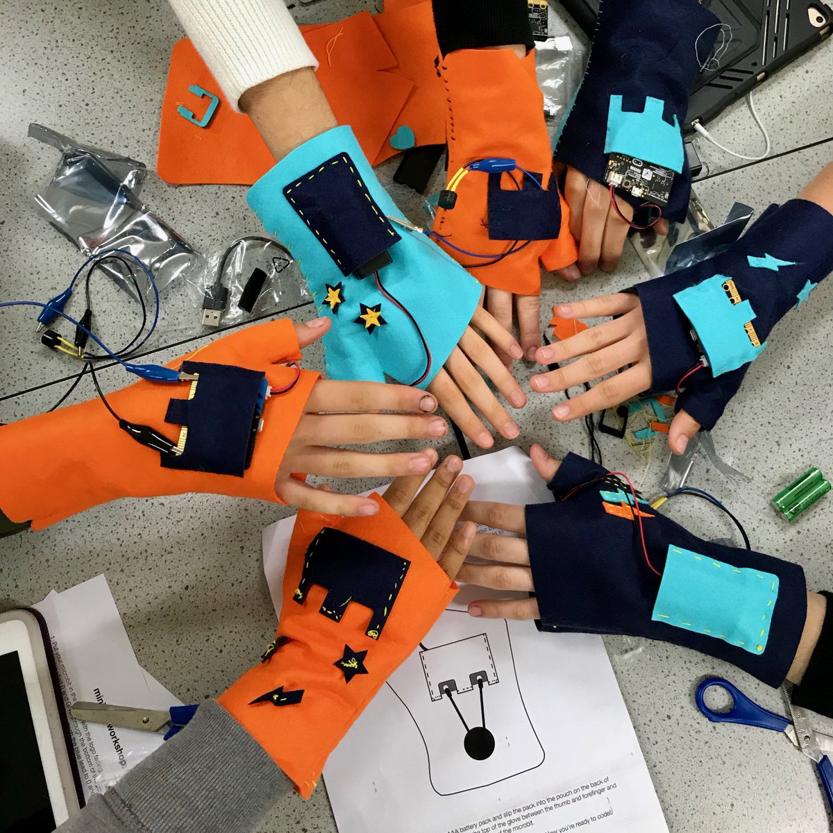 I'm super excited to share that I'll be collaborating with the amazing educator &amp; maker <a href="/LMcUnderwood/">Lorraine Underwood</a> to develop the education content for the minimu glove with <a href="/mimu_gloves/">MiMU</a> &amp; <a href="/pimoroni/">pimoroni</a> - this is gonna be off the charts awesome! #microbit #makered #dreamteam