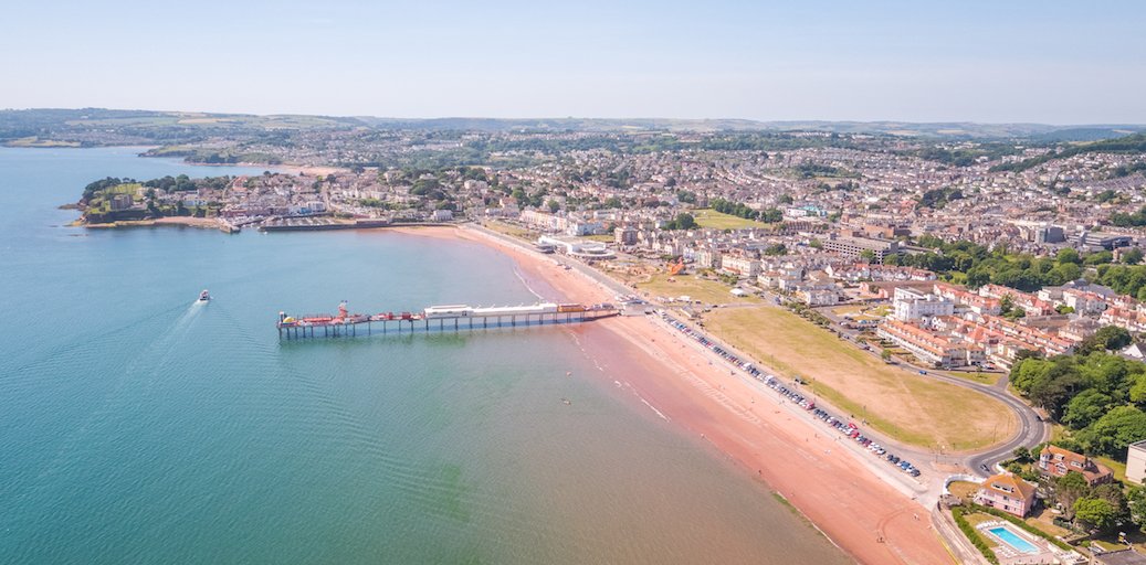 Paignton Sands has everything you need for a day by the seaside; endless sand and shallow waters, crazy golf and donkey rides! #rivierabeaches #itscominghome

Learn more here 🏖️  bit.ly/2ydmMyI