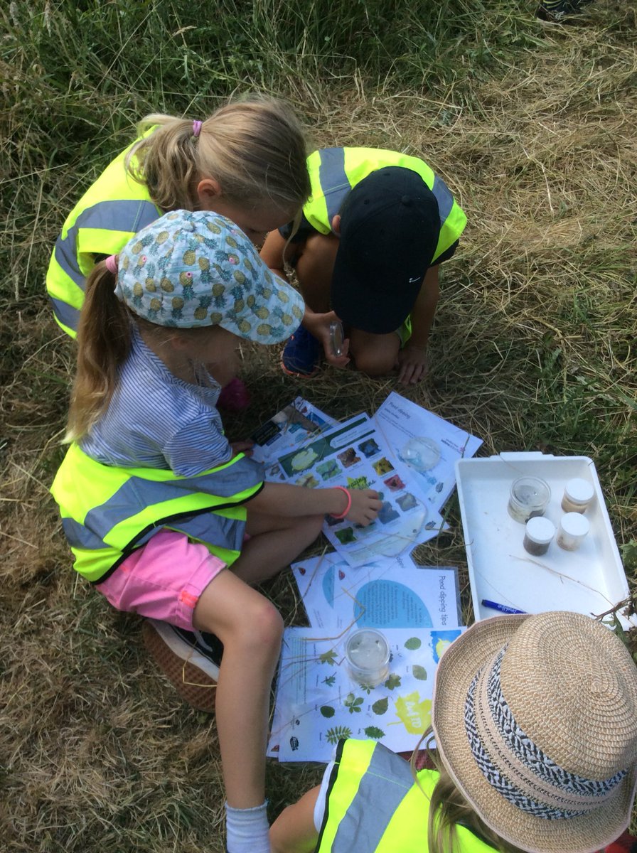 Year_2_HighHam's tweet photo. Another fun morning at the woods. Thank you to all the helpers who came with us. https://t.co/g7382pupqj
