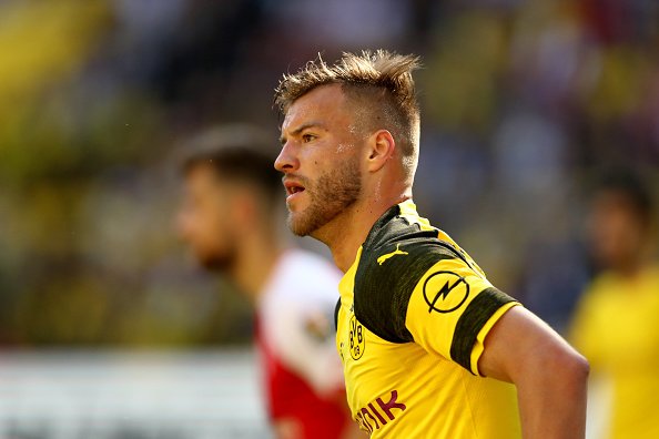SkySportsNews's tweet photo. BREAKING: @WestHamUtd sign Ukraine forward Andriy Yarmolenko  from Borussia Dortmund on a four-year deal. #SSN https://t.co/GeycofKfOi