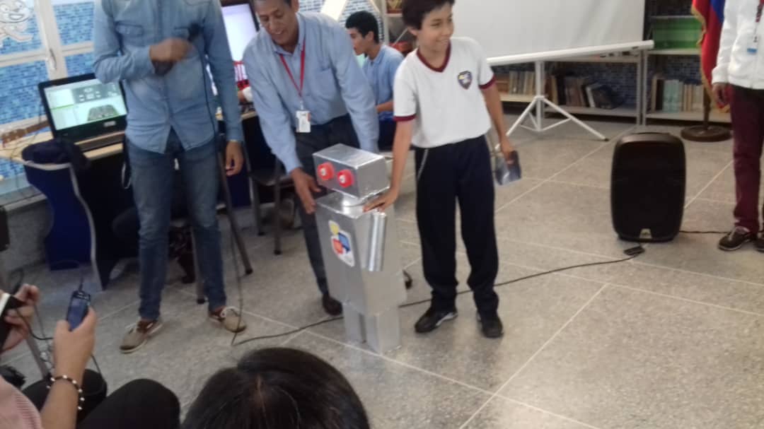 Una mirada del presente al futuro de la venezuela potencia. Son nuestros hijos los constructores de la patria que soño #Chavez <a href="/JauaMiranda/">Elías Jaua</a>