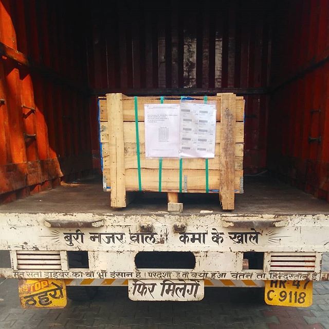Wisdom0nWheels's tweet photo. Mat sata driver ko, wo bhi insaan hai.
Pardeshi hai toh kya hua, watan toh Hindustan hai.

English translation:
Don't harass the driver, he too is human.
So what if he's not a local, he too is Indian.

#wisdomonwheels #truckartindia #truckquotes #truckdr… https://t.co/pLDKHNdUBx https://t.co/78XRV6kQuP