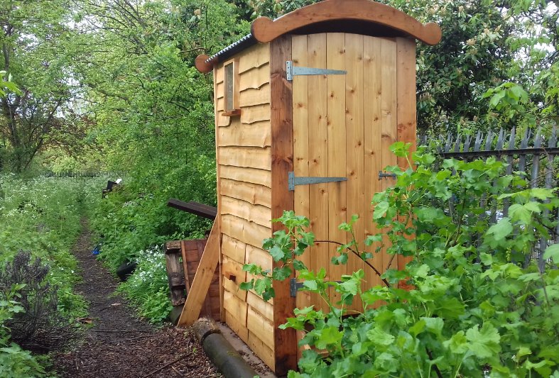 Capital_Growth's tweet photo. #reuseandrecycle at its best? Learn to build a #compostloo in your garden! It's safe, practical and efficient! Join us on Saturday 10.30-13.30 @SydenhamGarden - tickets from https://t.co/ApAPxcHu0P and get 25% off with code July25 #composttoilet #Sustainability https://t.co/kNO5cOGnLW