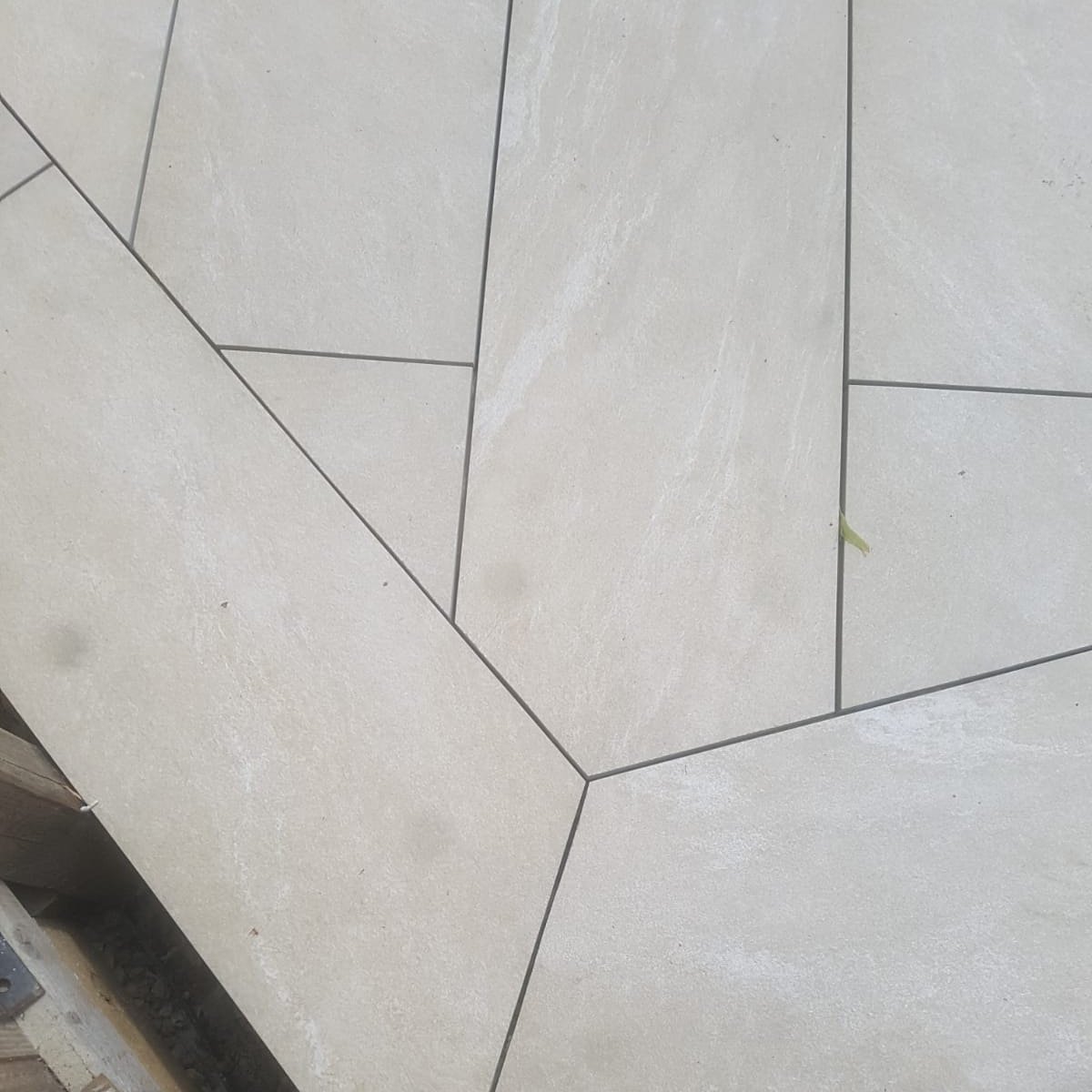 Clippergarden's tweet photo. Getting the border down now!

#cleanlines #paving https://t.co/xTGoNwu2Fw