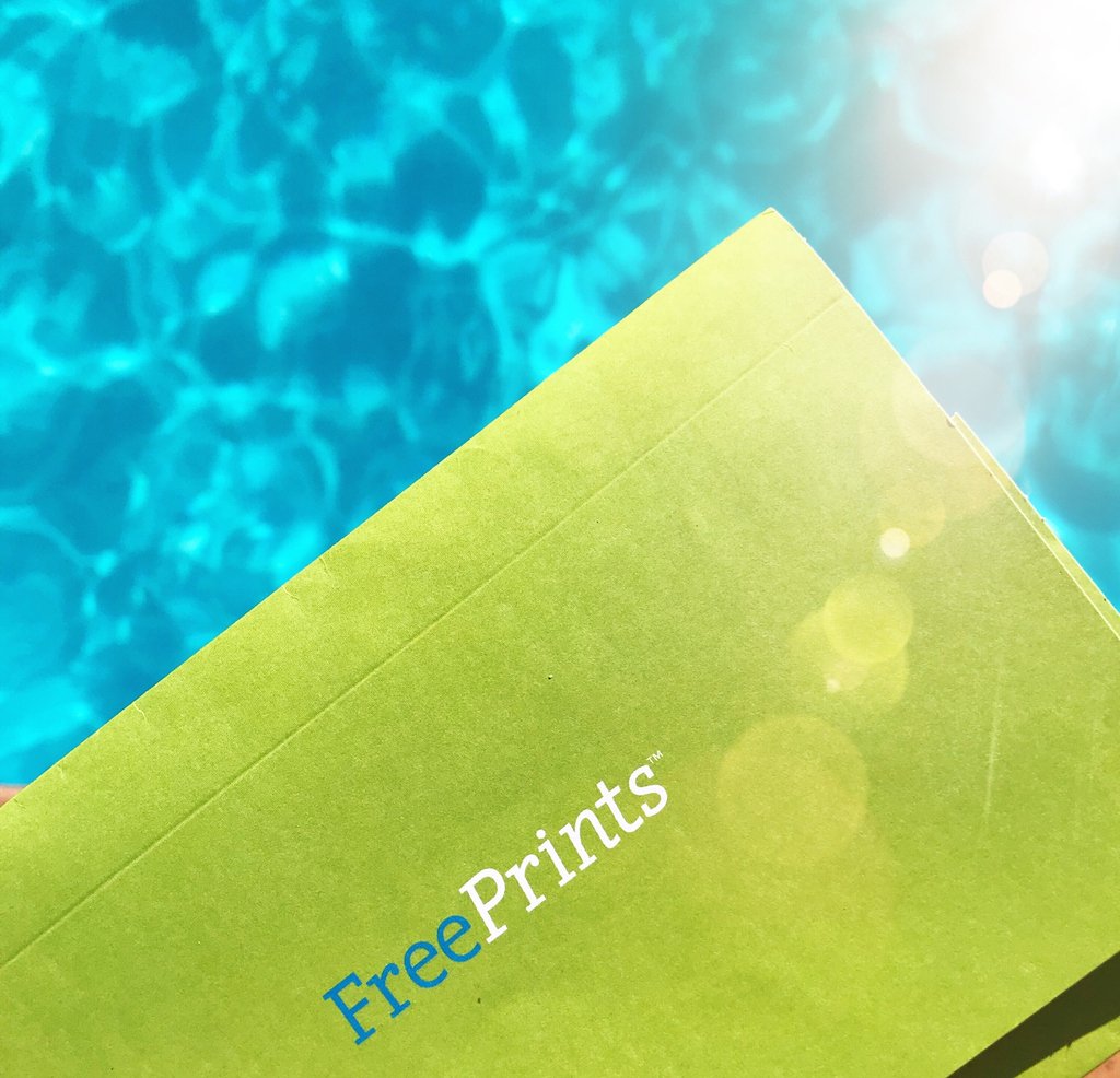 Hump day inspiration 😍 Green envelopes and blue waters 💙 Anyone got a holiday booked with a swimming pool that looks like this?