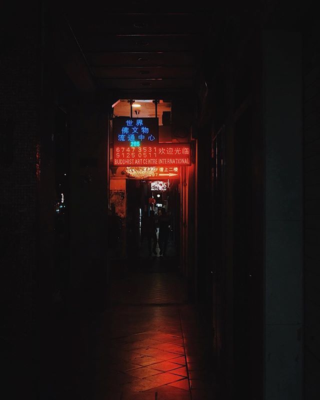 Choose your door. Eros House or Buddhist Art Centre? #jornstraten #singapore #asia #neonlights #livefolk #eros #travel #wondermore #instagood #fujilove #xpro2 #fujifeed #featureshoot #noicemag #streetphotography #lekkerzine #ignant #myfeatureshoot #paper… ift.tt/2KQ53U4
