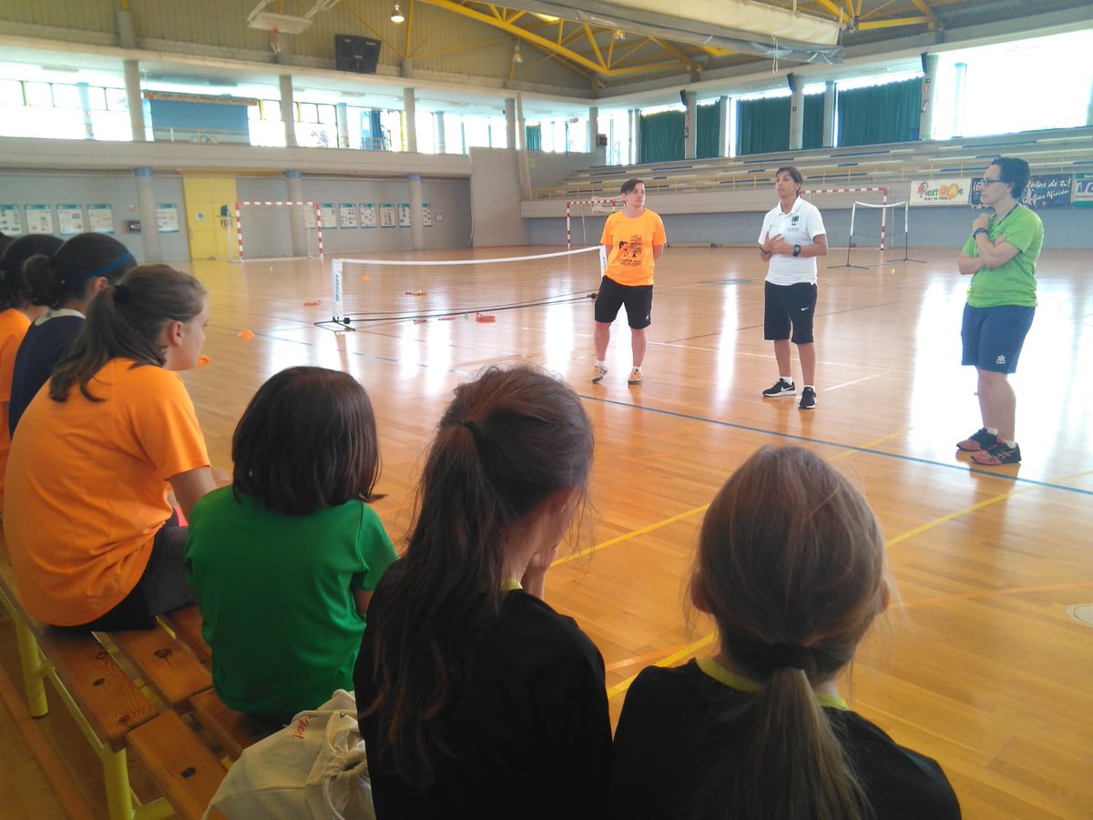 campusmavi's tweet photo. CAMPUS MAVI 2018 | Tercer día con la visita de Raquel Manteiga, representando al Colectivo Arbitral. Fundamental en #futsal. ¡Ojo, que no han dejado de hacerle preguntas y comentarios! cc @futgal https://t.co/RHarOhvarj