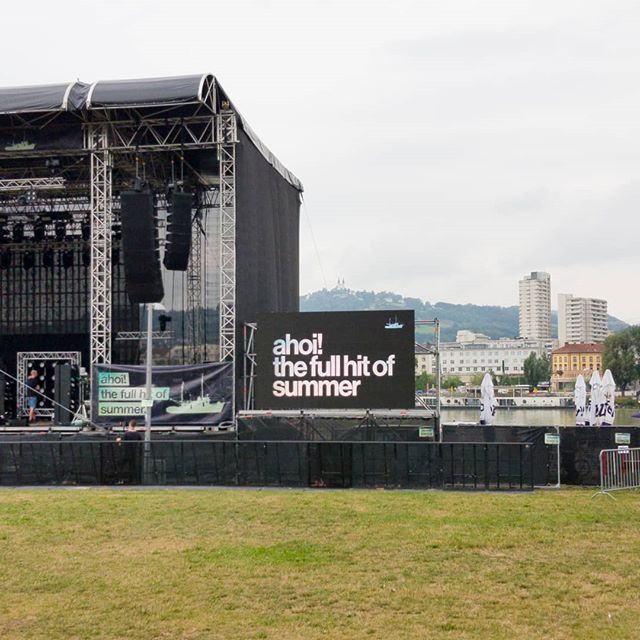 via instagram.com/p/BlFthNHgIPP/: Wir sind bereit! 
In gut einer Stunde geht es los - Ahoi! The Full Hit of Summer 2018 - bis gleich!

#afhos #afhos18 #festival #linz #live #openair #thenational #chvrches #show #music #musik #concert #konzert #igers #igerslinz #igersaustria #inst…